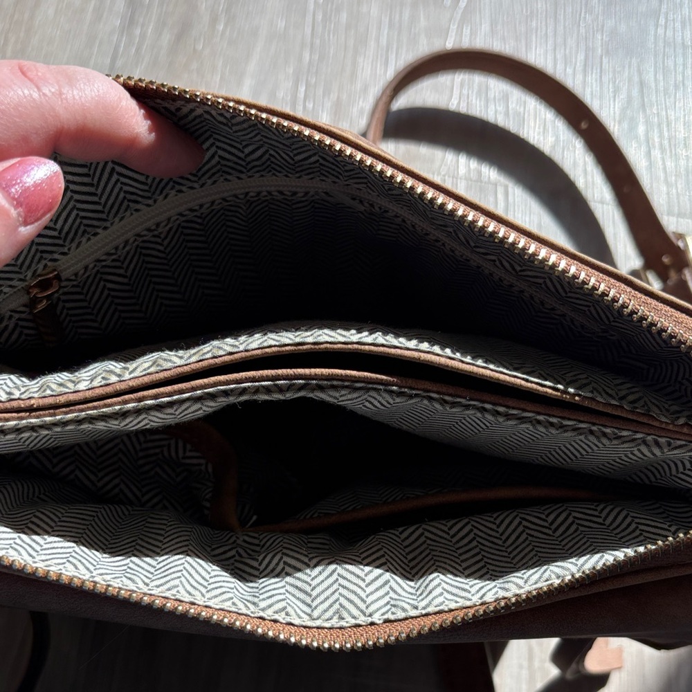Classic Everyday Brown Crossbody Bag - Picture 3 of 3